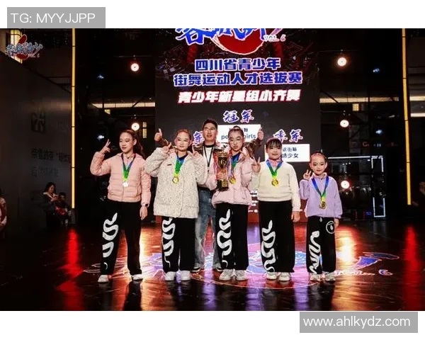 全国街舞大赛点评成都滑板队展现出色灵活性与创意表现